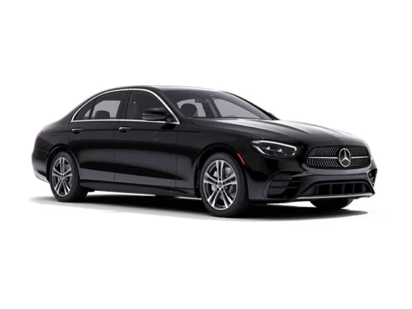 Louez la Mercedes-Benz E-Class chez Volcars – Location de voiture à Agadir, Maroc. Profitez d’un confort premium pour vos déplacements.